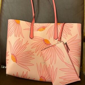 💕☀️ Kate Spade Peach and Orange Floral Tote with matching clutch 💕☀️